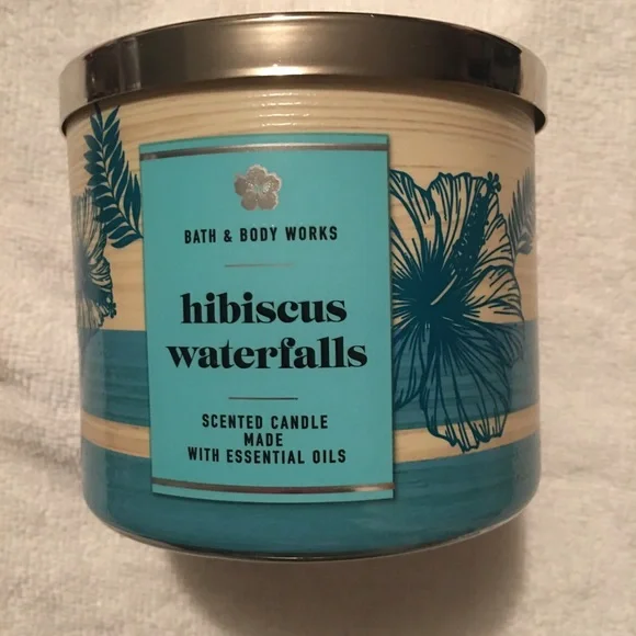 NWT Bath and Body works hibiscus waterfalls candle - Picture 1 of 4